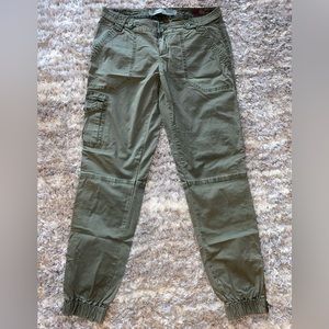 Guess Size 4  Women’s Army Green Low-Rise Cargo Pant